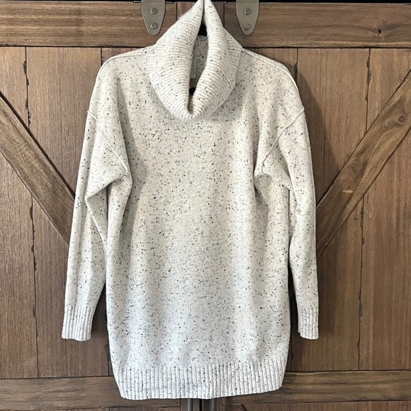 Athleta Bayshore Wool Cashmere Blend Turtleneck Tunic Light Grey Size M - Picture 2 of 6